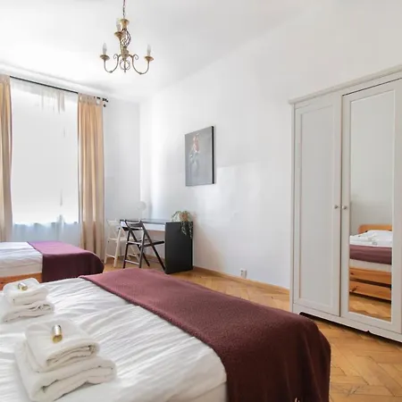 Spacious Zyblikiewicza Street * Cracóvia