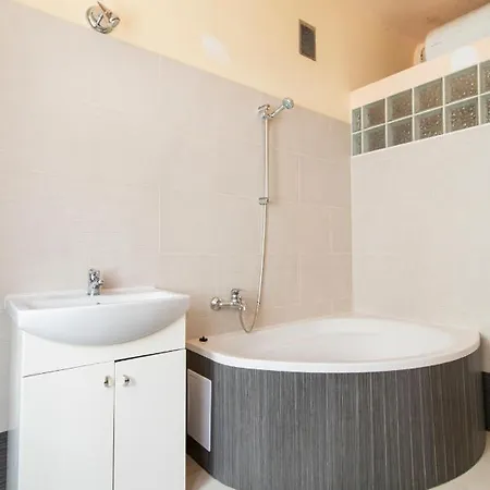 Spacious Zyblikiewicza Street Apartman Krakkó