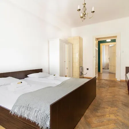 Spacious Zyblikiewicza Street Apartman