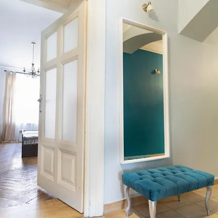 Spacious Zyblikiewicza Street Apartman